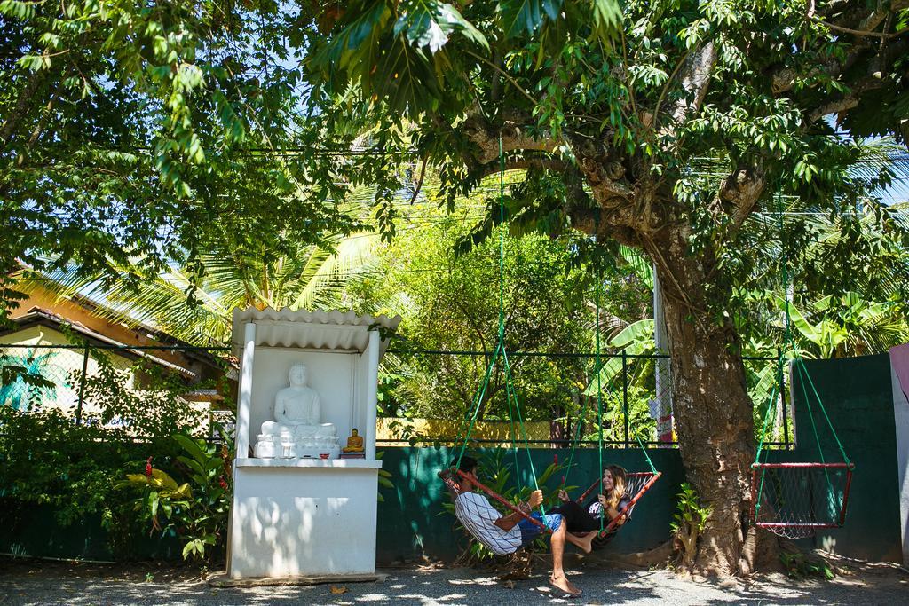 Hostel First Mirissa Extérieur photo